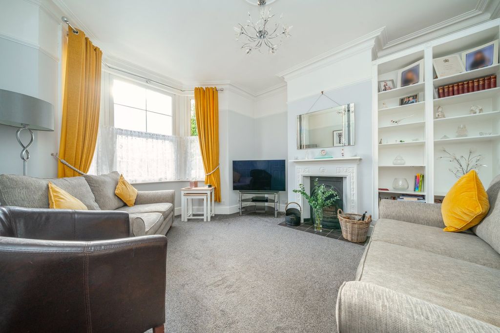 Property photo 2 of 19