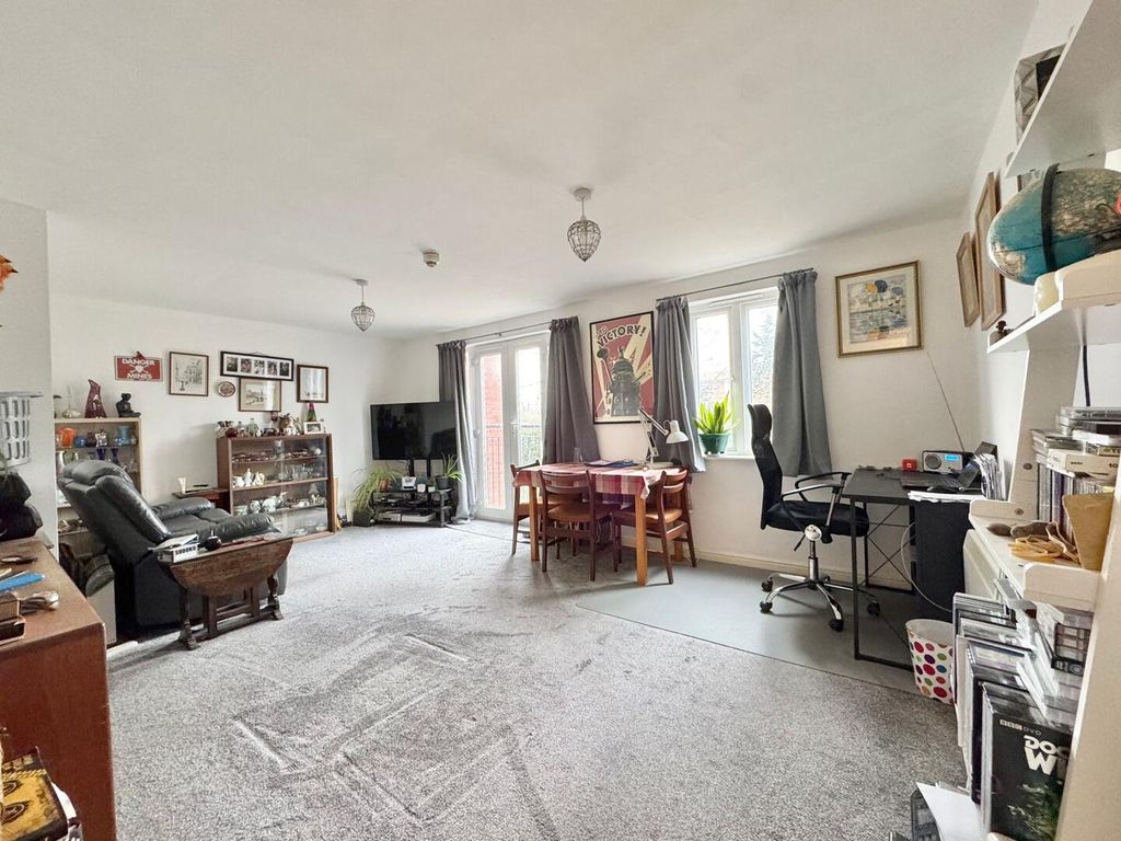 Property photo 2 of 10 Living Room