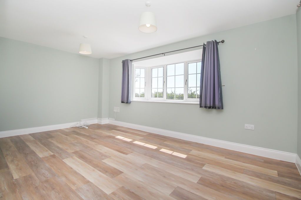 Property photo 3 of 16 Lounge