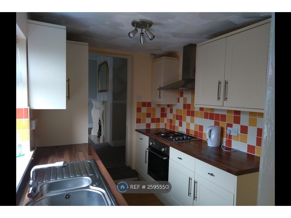 Property photo 3 of 7 Kitchen