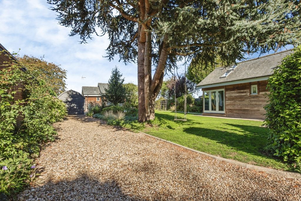 Property photo 2 of 33 Pbox-Img.Jpg