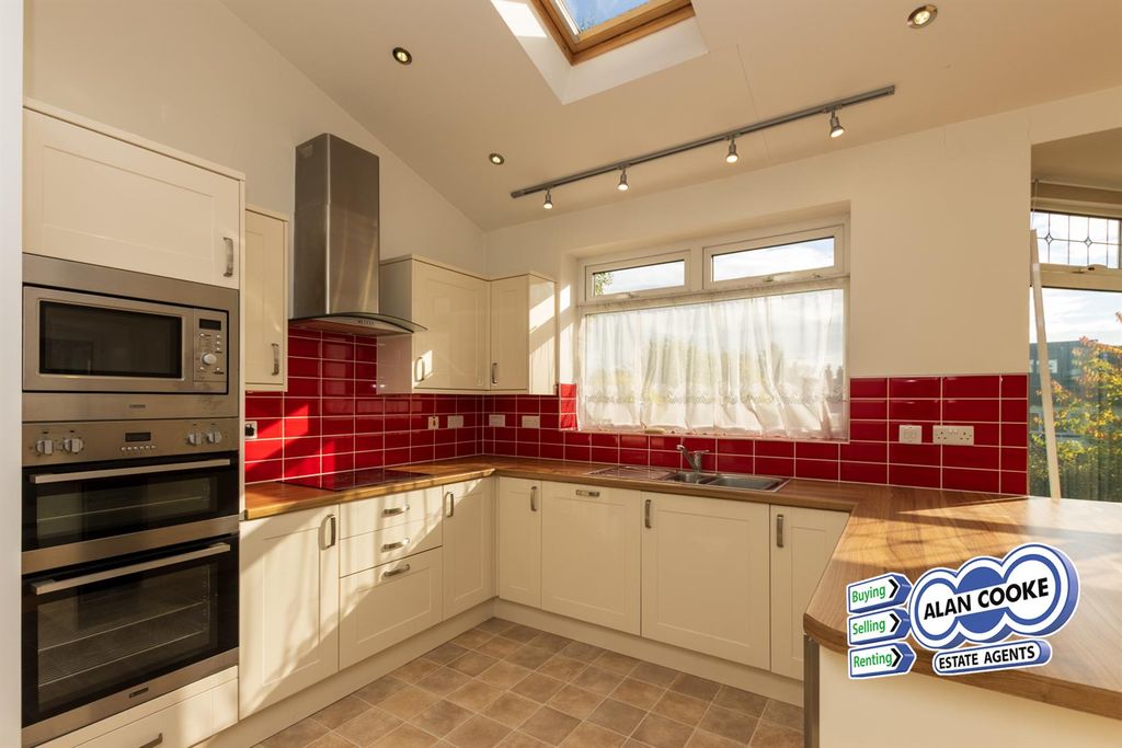 Property photo 2 of 22 Fitted Kitchen