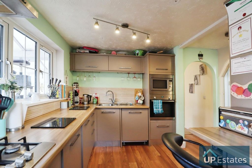 Property photo 3 of 22 Breakfast Kitchen