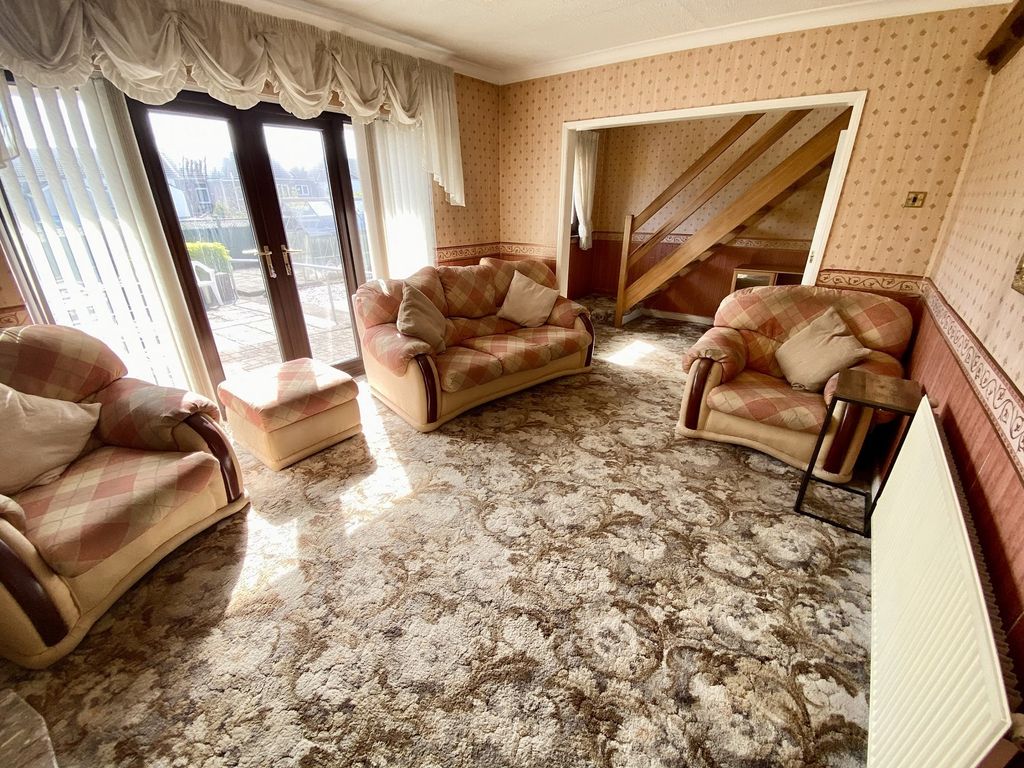 Property photo 3 of 21 Lounge