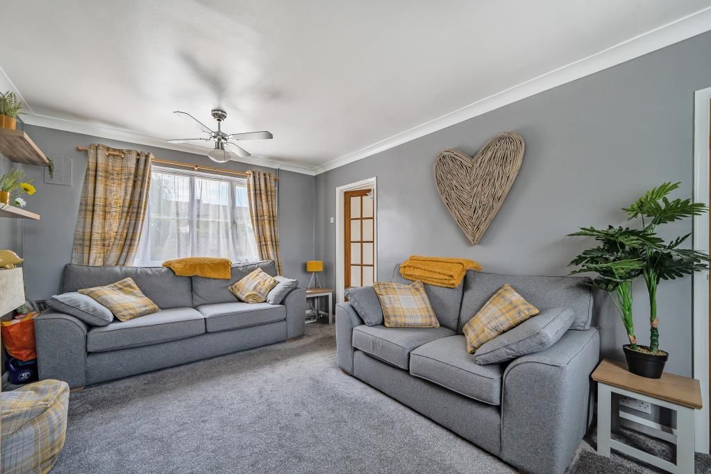 Property photo 2 of 10 Lounge Area