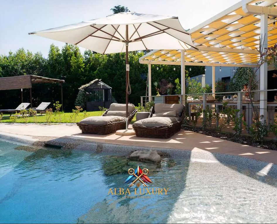 Property photo 3 of 49