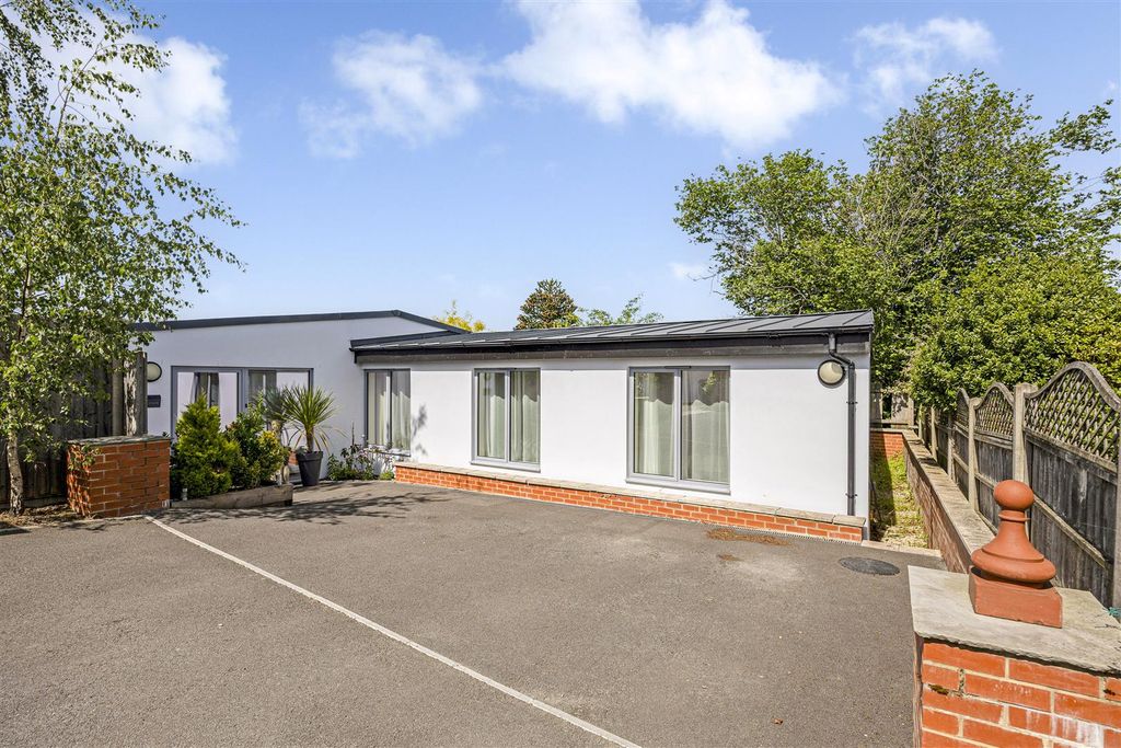 Property photo 1 of 11 External