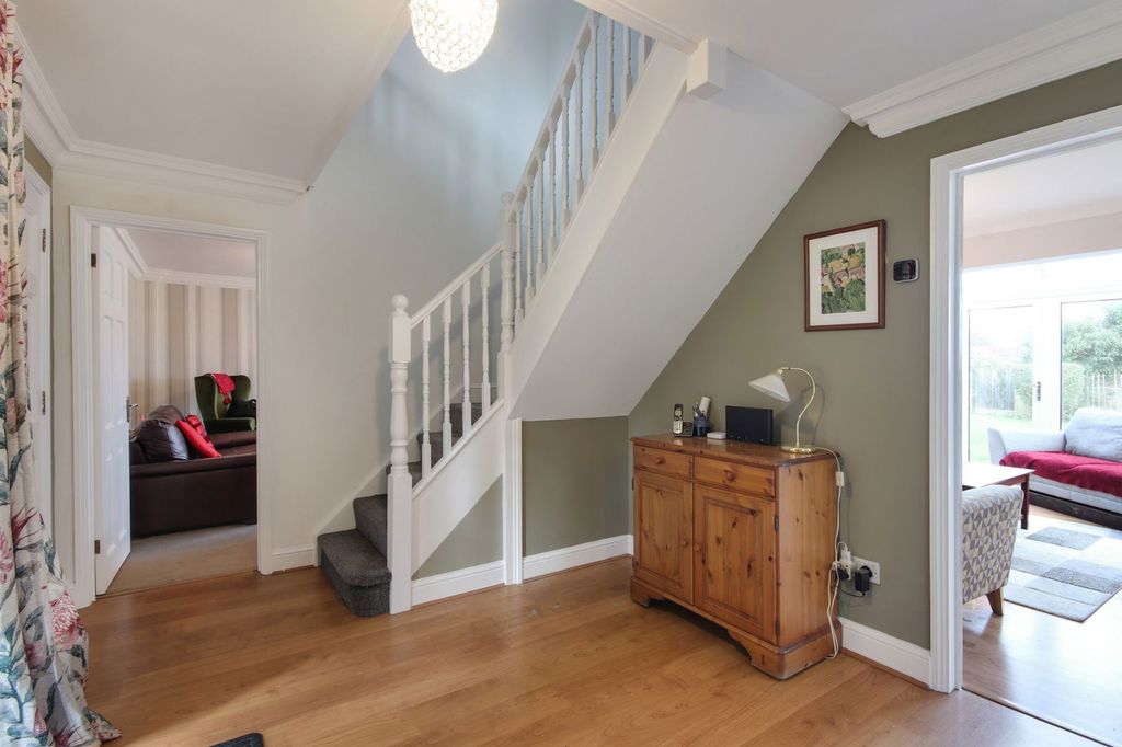 Property photo 2 of 20