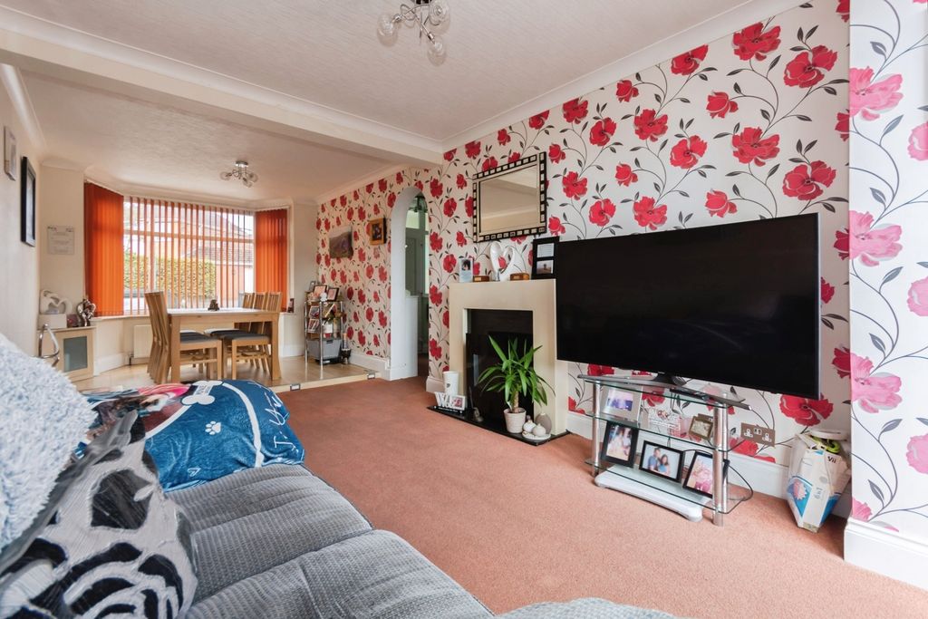 Property photo 3 of 17 Living Room