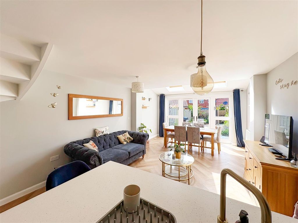 Property photo 3 of 31 Image00025.Jpg