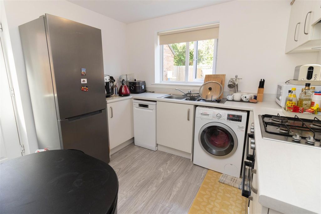 Property photo 3 of 12 Kitchen