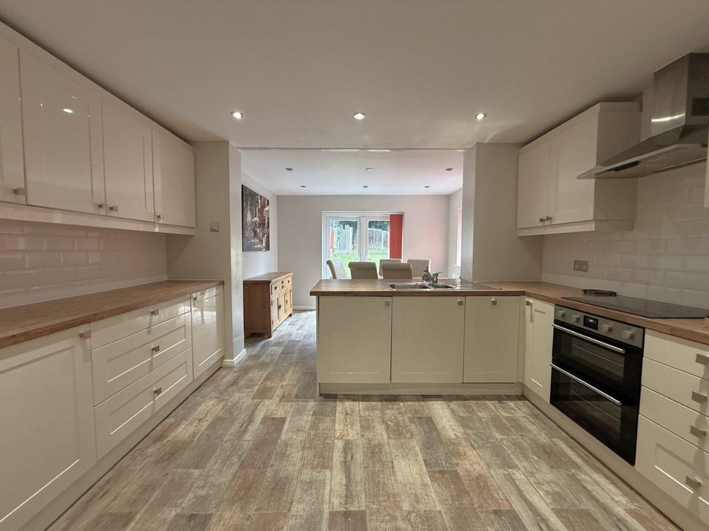 Property photo 2 of 12 4294784