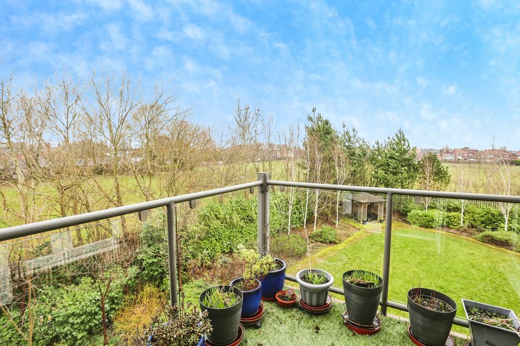 Property photo 2 of 16 Picture No. 14