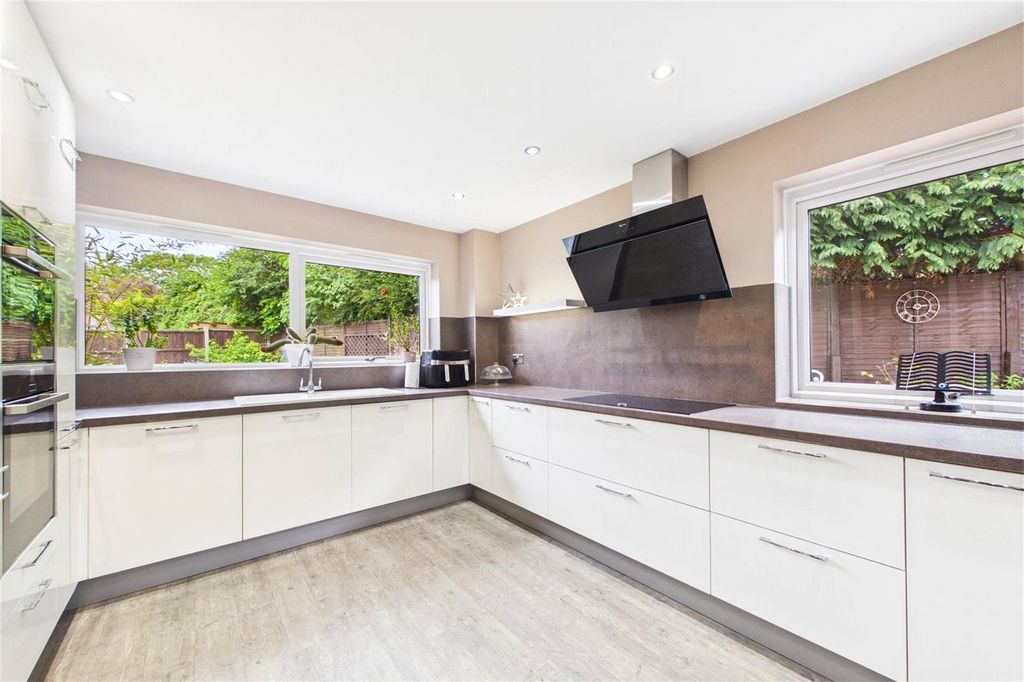 Property photo 3 of 17 Kitchen