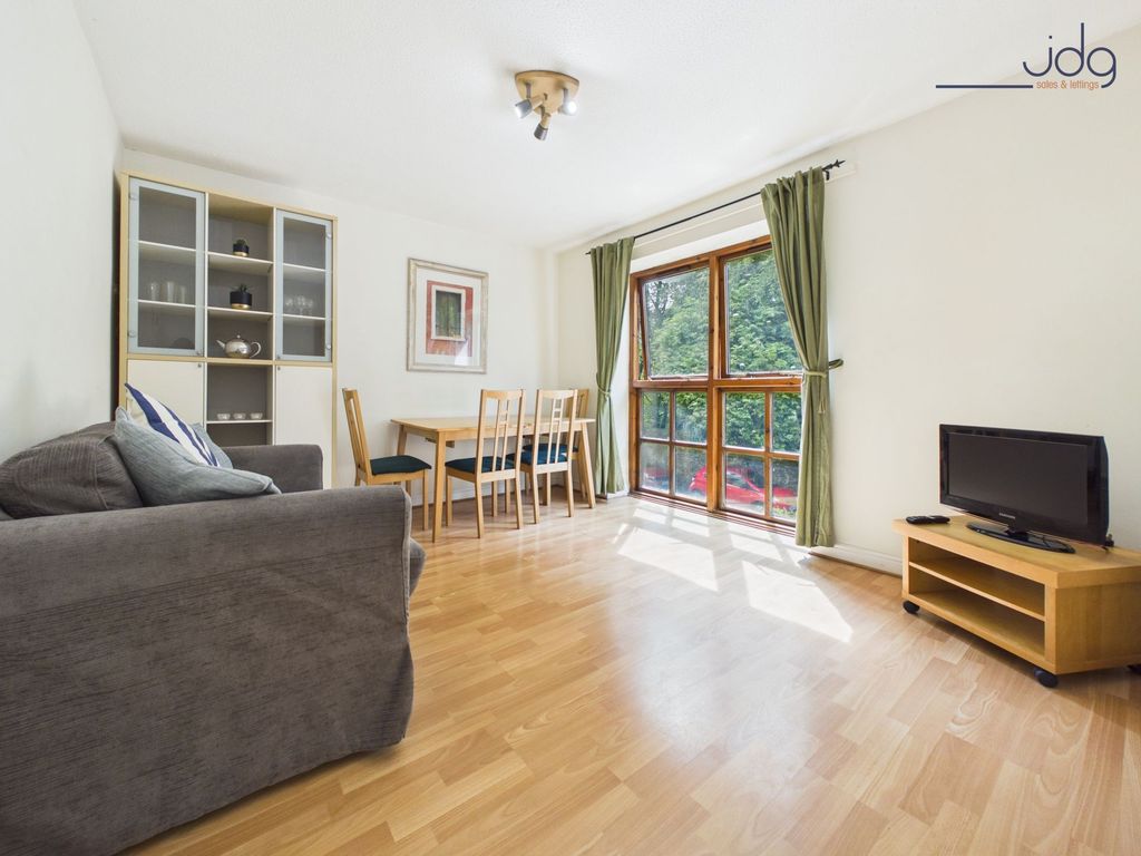 Property photo 2 of 8 Cosy Lounge