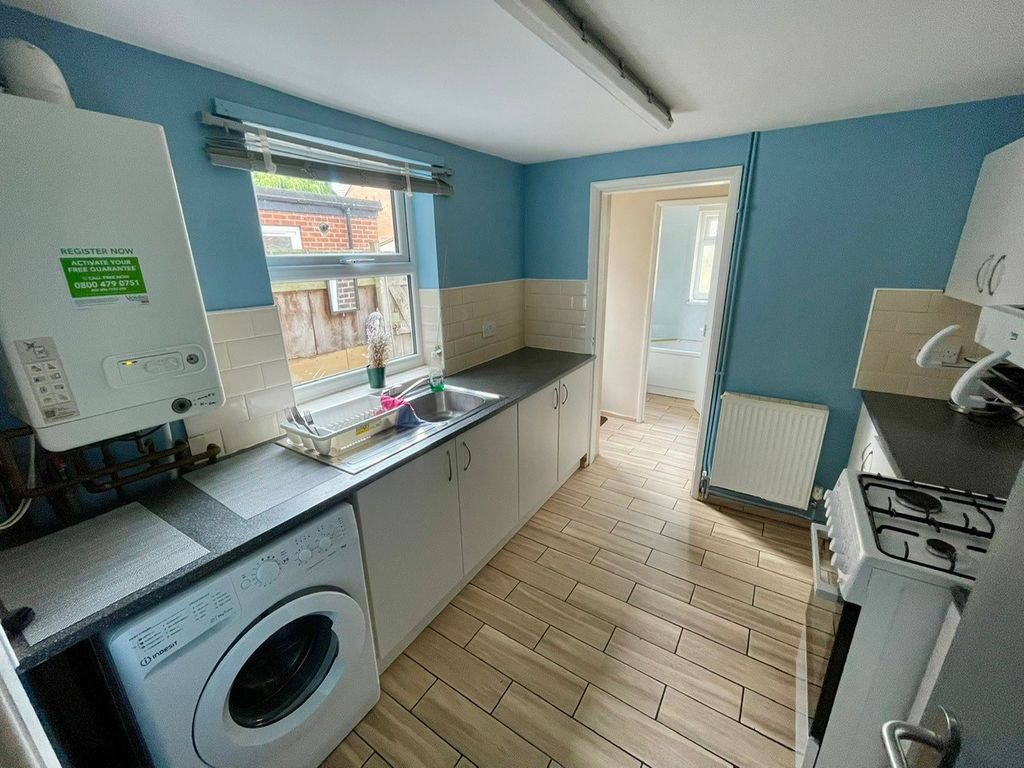 Property photo 2 of 9 Kitchen