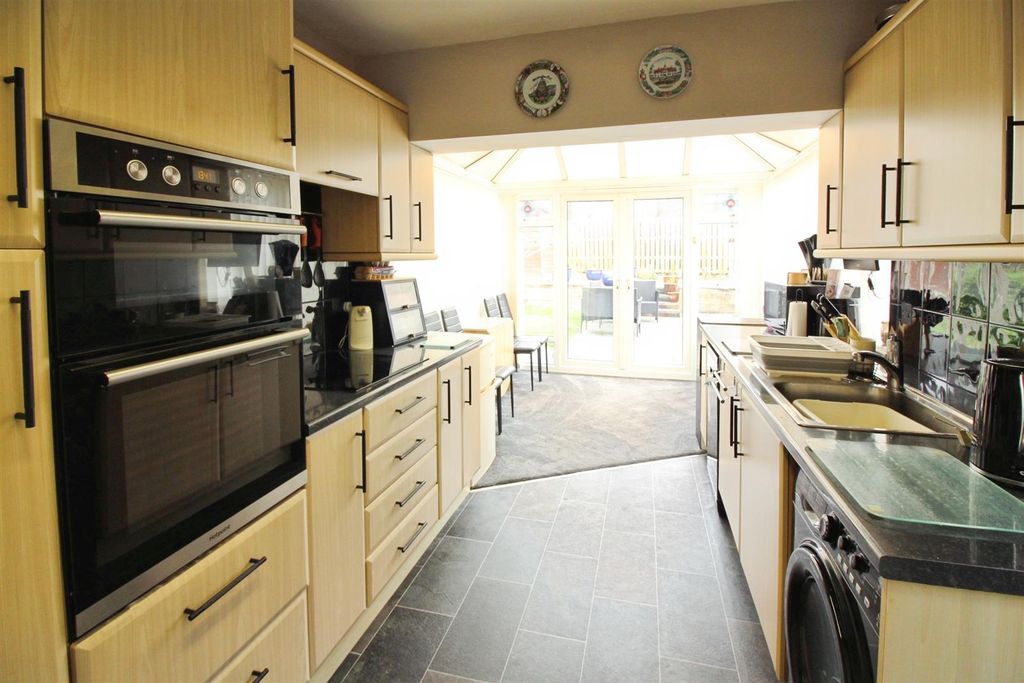 Property photo 3 of 14 Kitchen