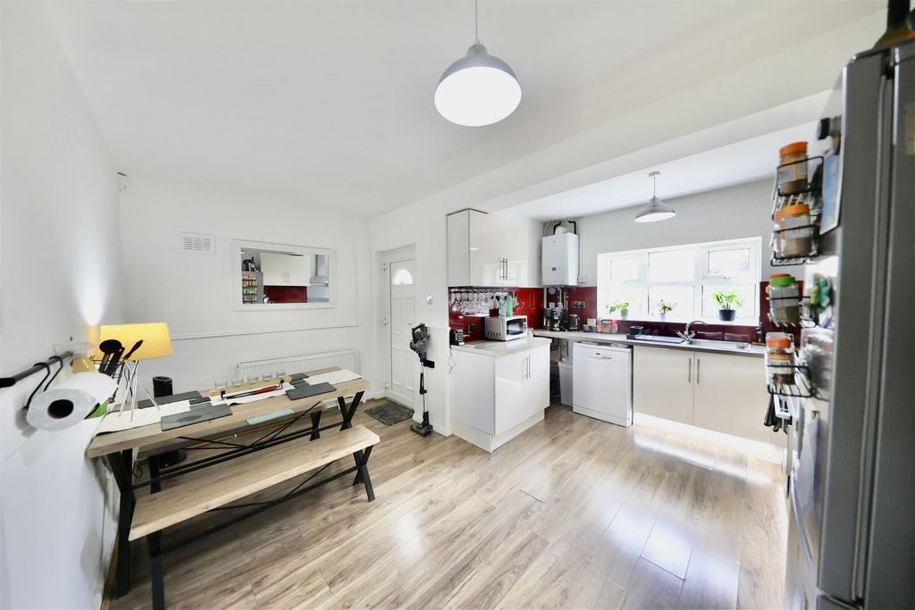 Property photo 2 of 17 3Tbr_Wnedusspuwwsfwspw.Jpg