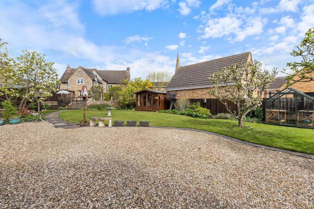 Property photo 2 of 46