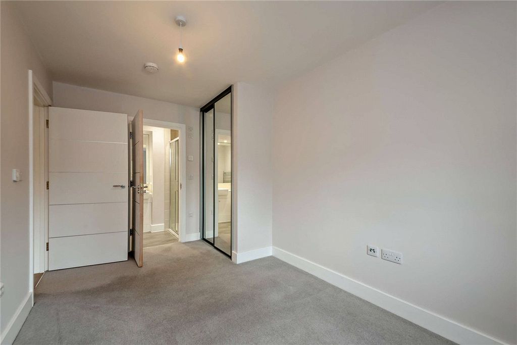 Additional image 9 of 2 bed flat for saleSt Marys Road, Newbury, Berkshire RG14