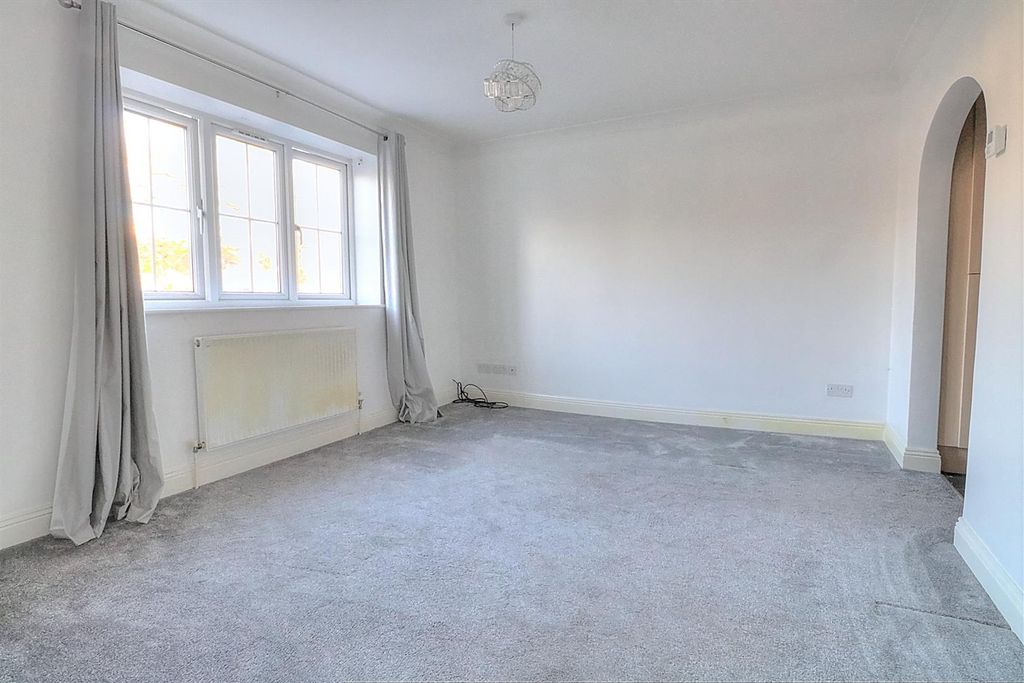 Property photo 2 of 10 Gratyton Court 3 210121 Sitt 2.Jpg
