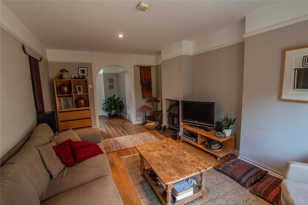 Property photo 3 of 18 Living Room