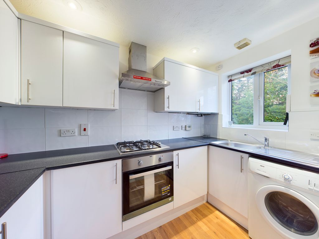 Property photo 2 of 8 Kitchen
