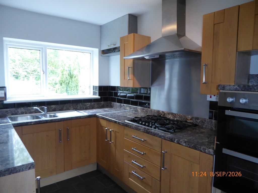 Property photo 1 of 6 Fully Equipped Kitchen