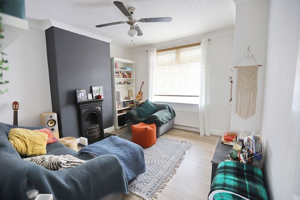 Property photo 2 of 13