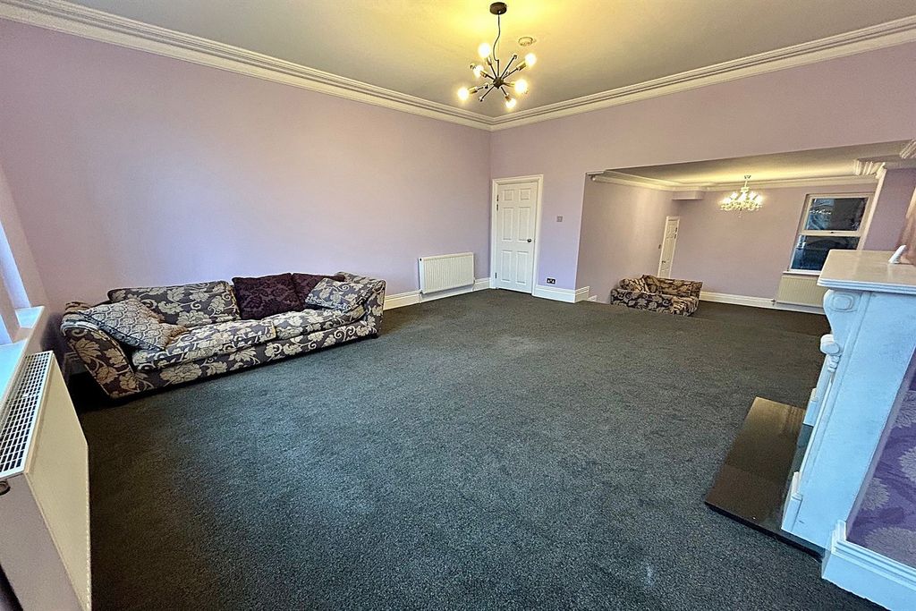 Property photo 3 of 21 Living Room