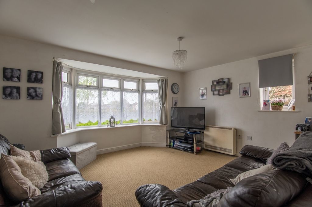 Property photo 2 of 19