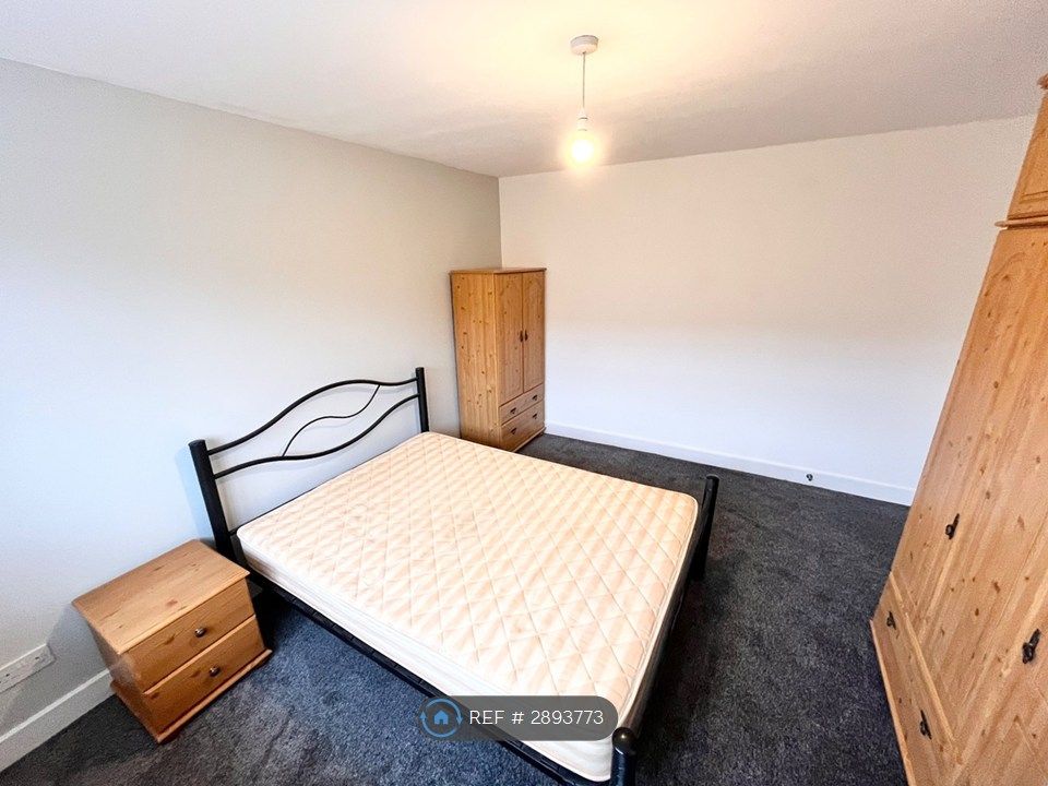 Property photo 3 of 17 Master Bedroom