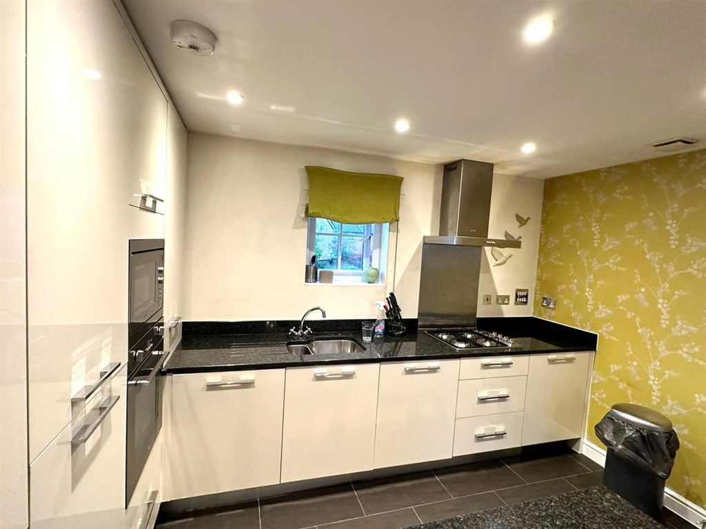 Property photo 2 of 11 Kitchen