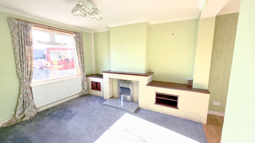 Property photo 3 of 11 Lounge