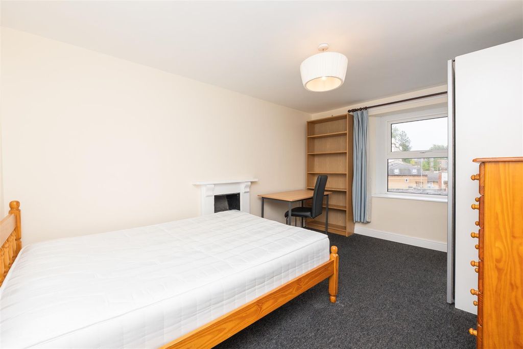 Property photo 2 of 17 Flat-2-57-Queens-Road-Bs8-1Ql-14.Jpg