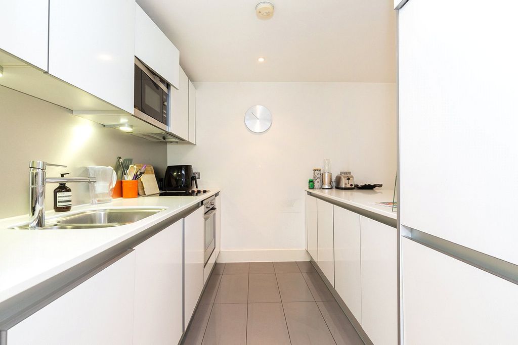Property photo 3 of 17 Kitchen