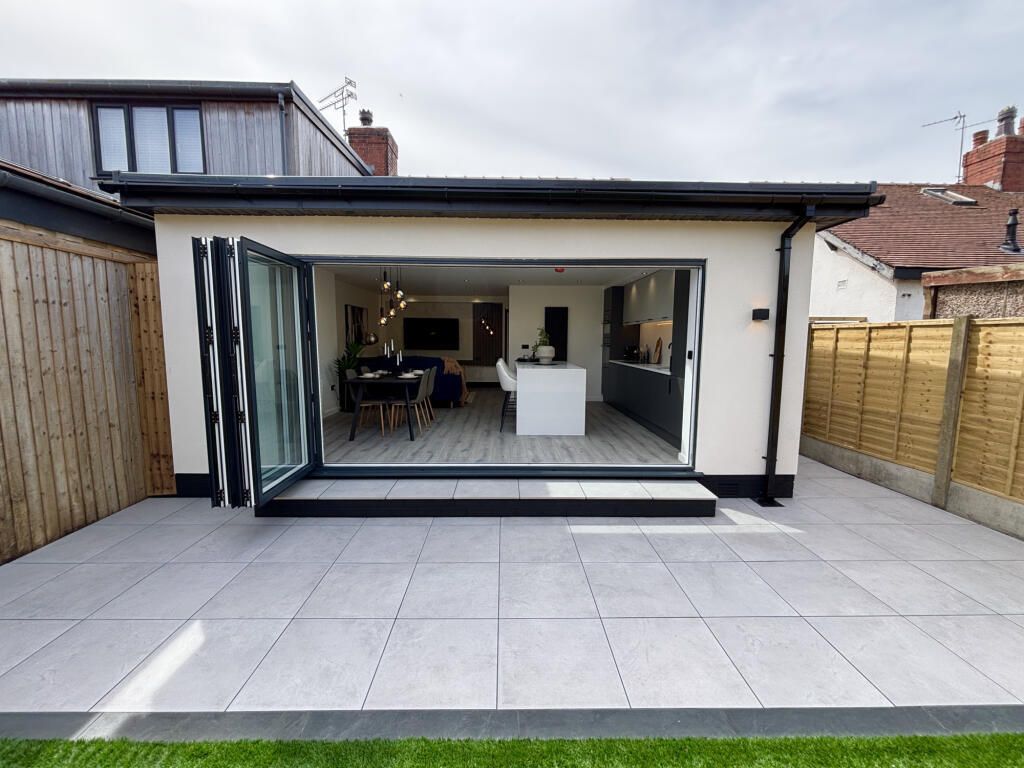 Property photo 2 of 32 Rear Garden