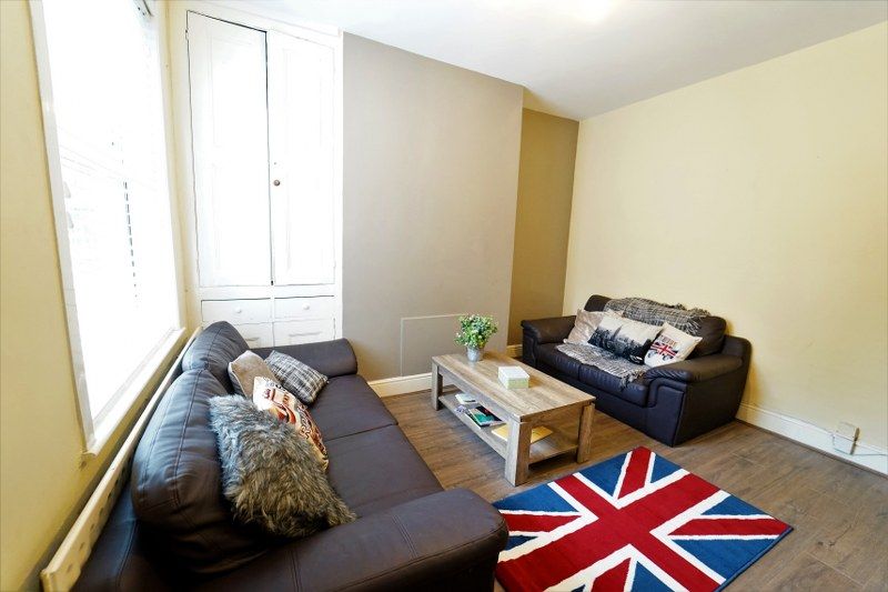 Property photo 1 of 9 Living Room