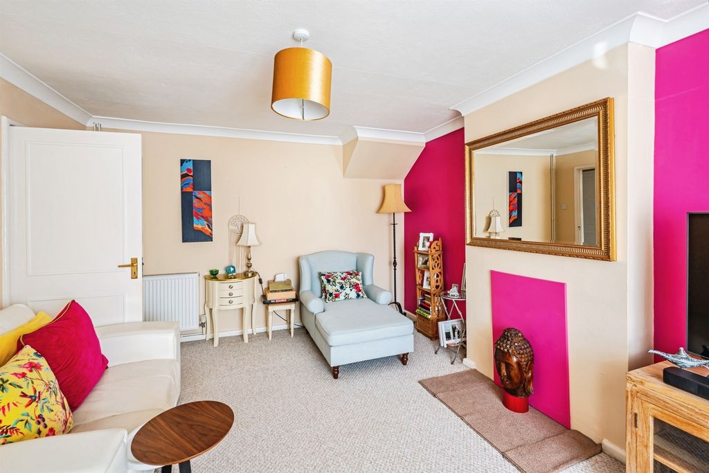 Property photo 3 of 17