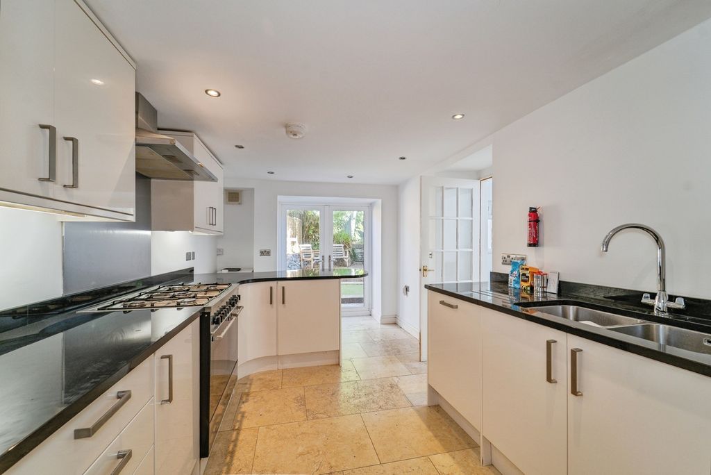 Property photo 3 of 32 Pbox-Img.Jpg