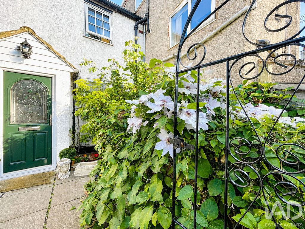 Property photo 3 of 18