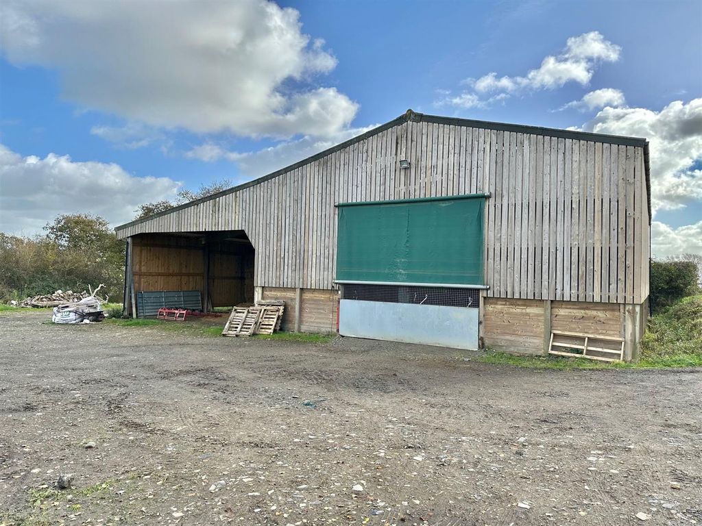 Property photo 1 of 12 Barn