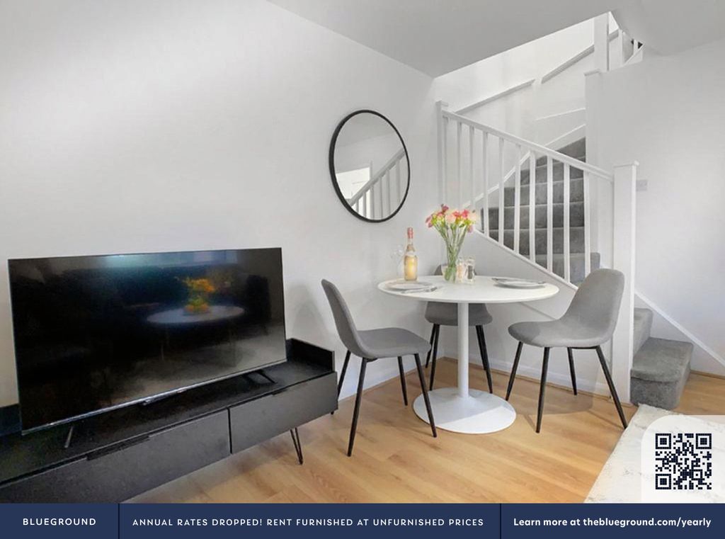 Property photo 3 of 14 Living Room