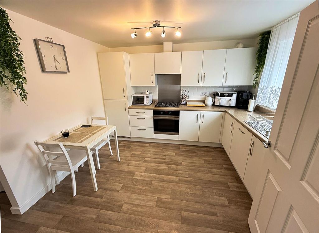 Property photo 2 of 10 Kitchen Diner