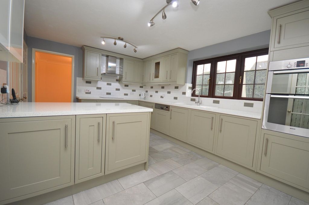Property photo 3 of 21 Kitchen