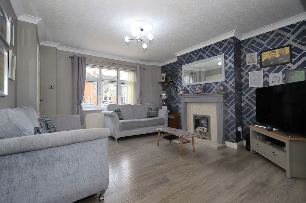 Property photo 3 of 28