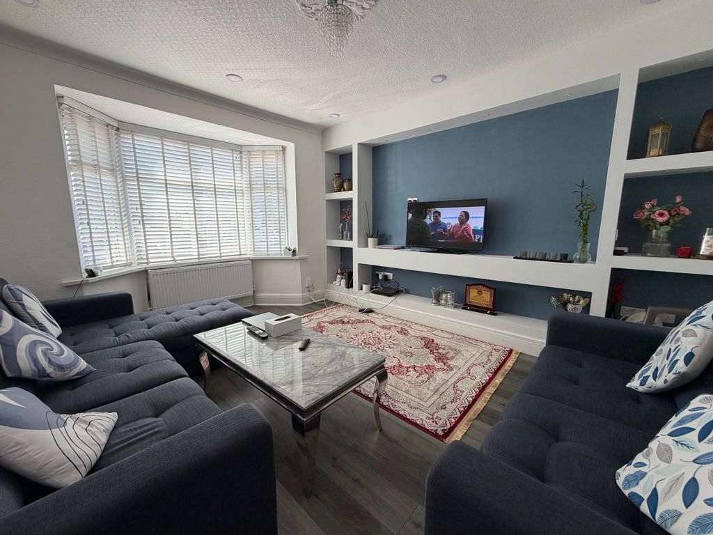Property photo 2 of 12