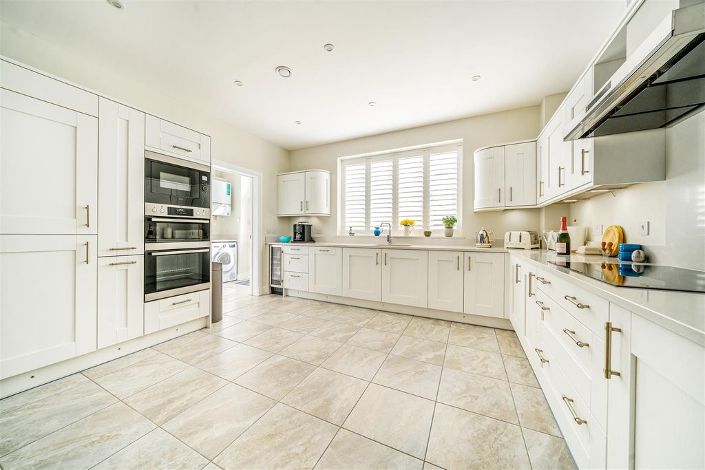 Property photo 3 of 23 Kitchen