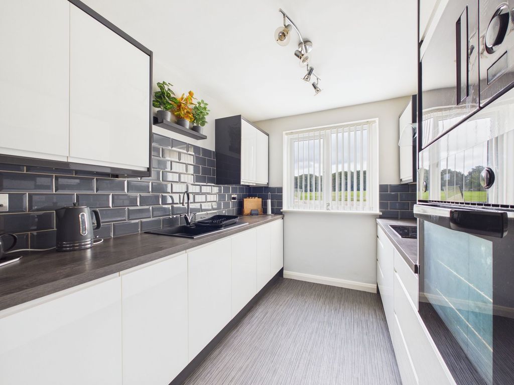 Property photo 3 of 19 Kitchen