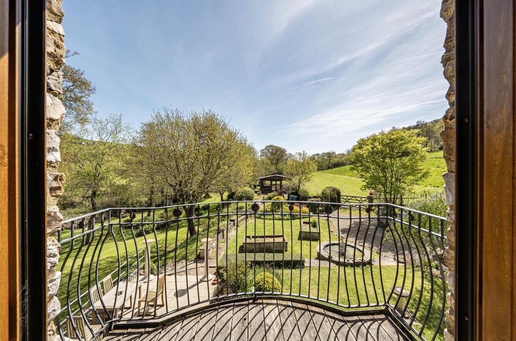 Property photo 2 of 29 1447617-11-69Ea16...